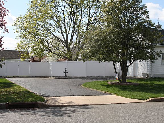 Lg driveway - new fence
