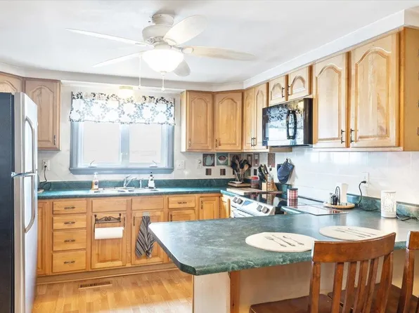 12 Hamilton Place, Richford, VT 05476