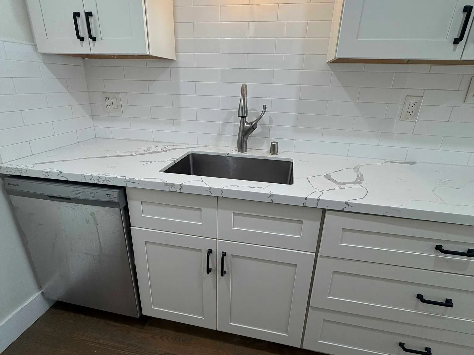 2 bed, 1.0 bath, 900 sqft, $5,500 — Photo 2