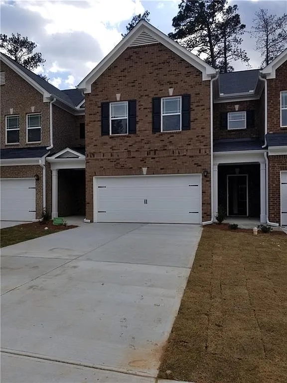 3 bed, 2.5 bath, 2028 sqft, $2,100 — Photo 1