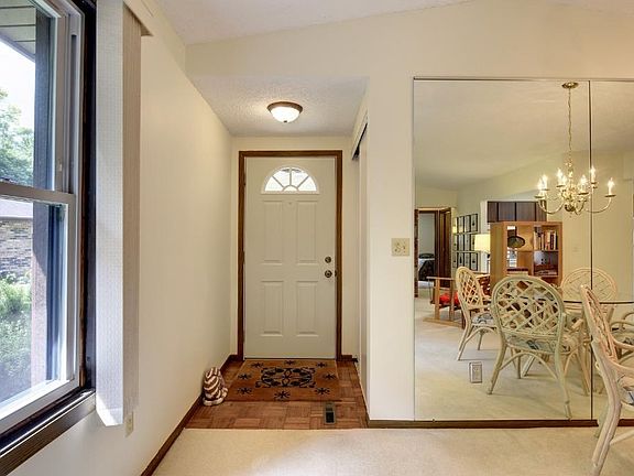 4th image of 1004 Zanzibar Ln N