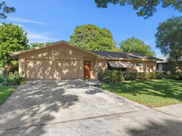 2031 Pinehurst Drive, West Palm Beach, FL 33407