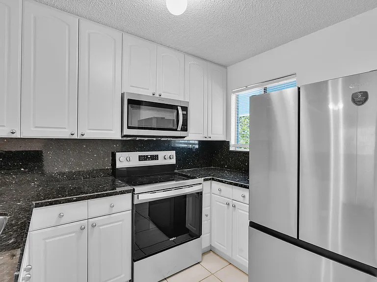 98402 Windward Ave #98402 — Photo 2