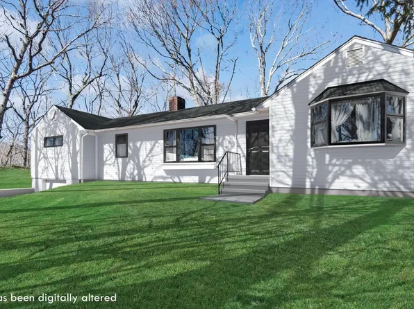 52 S Ferry Rd, Shelter Island, NY 11964