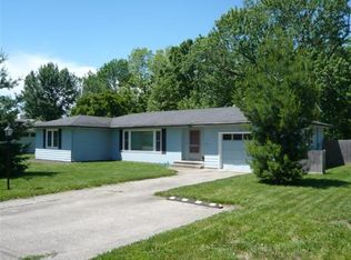 2402 Terrace Ln, Charleston, IL