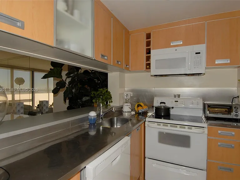 600 NE 36th St #1212 — Photo 7
