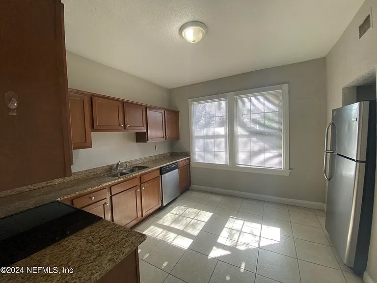 2671 Forbes St #B — Photo 7