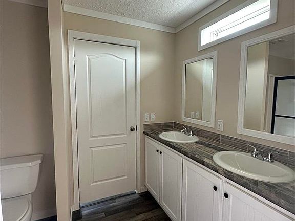 5th image of 84 Drew Ln