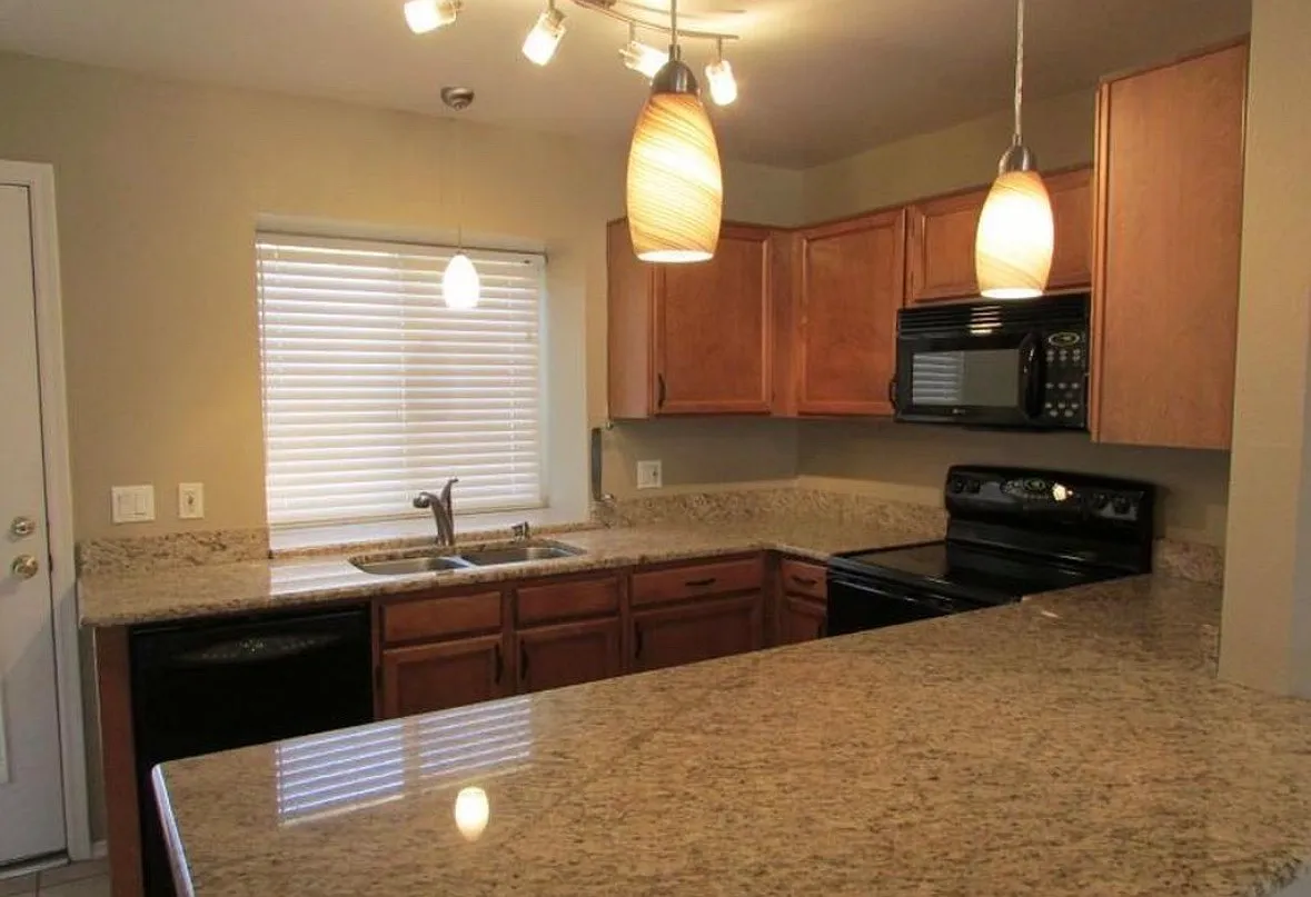 4901 E Kelton Ln — Photo 2