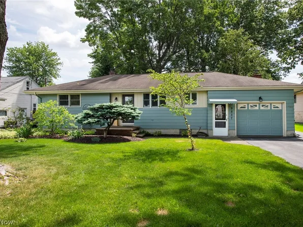 9837 Betty Ln, Elyria, OH 44035