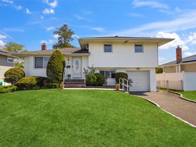 8 Spector Lane, Plainview, NY, 11803