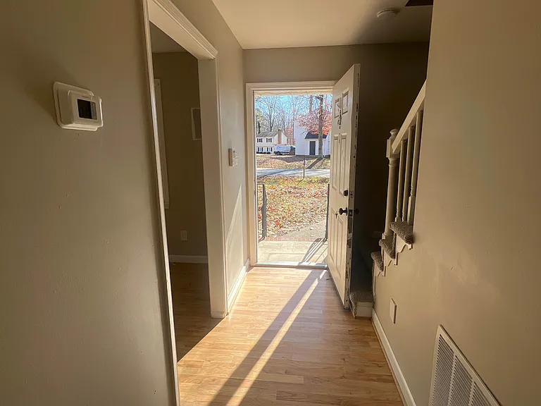 12100 Deerhurst Dr — Photo 2