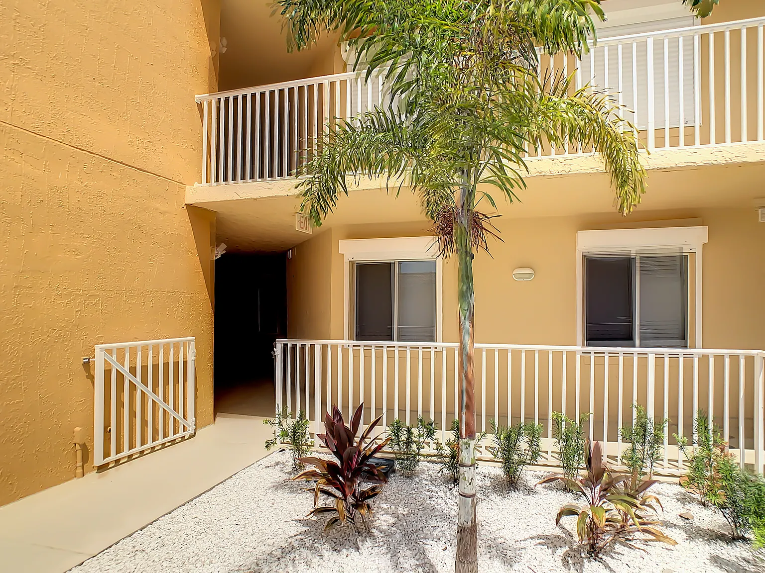3 bed, 2.5 bath, 2051 sqft, $4,499 — Photo 4