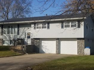 1909 12th St E, Glencoe, MN 55336