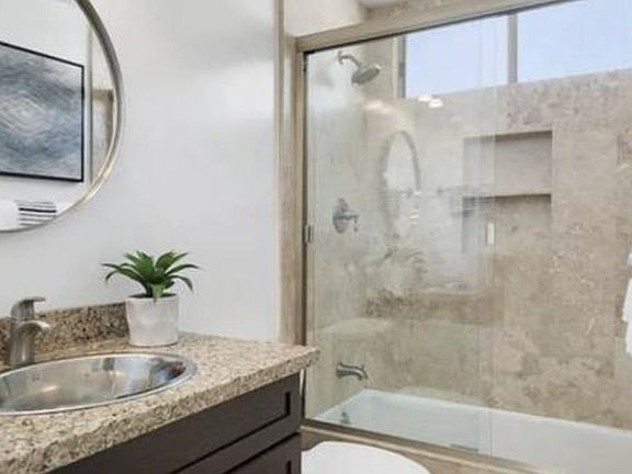 4th image of 1535 Granville Ave APT 206