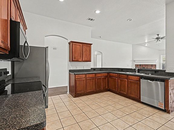 4th image of 516 Bent Oak Dr