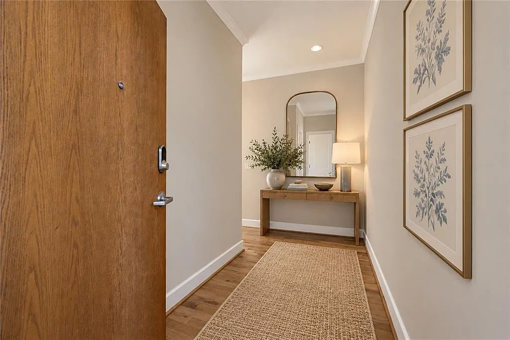2 bed, 2.0 bath, 1050 sqft, $2,500 — Photo 2