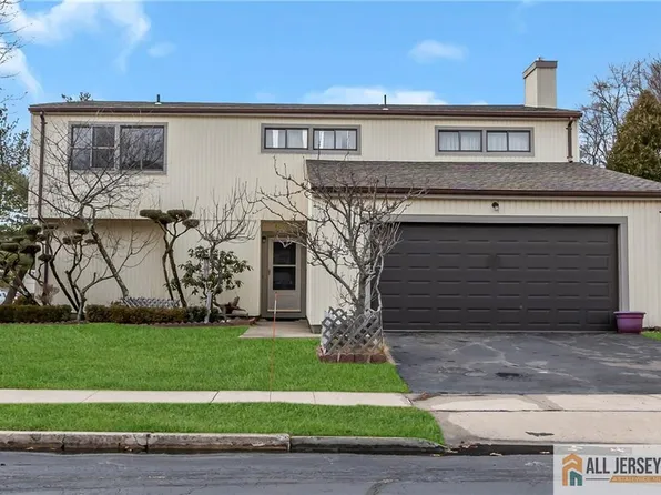 121 Community Cir, Old Bridge, NJ 08857