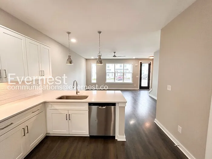 302 Jeffries Way — Photo 5