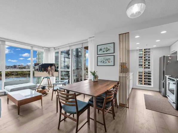 1408 Strathmore Mews #1802, Vancouver, BC V6Z 3A9