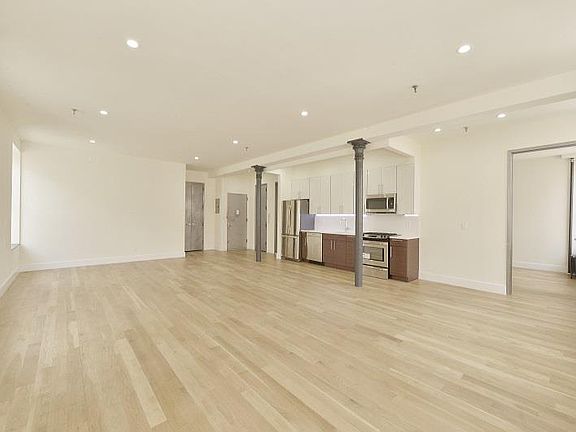 4th image of 254 Elizabeth St APT 4F