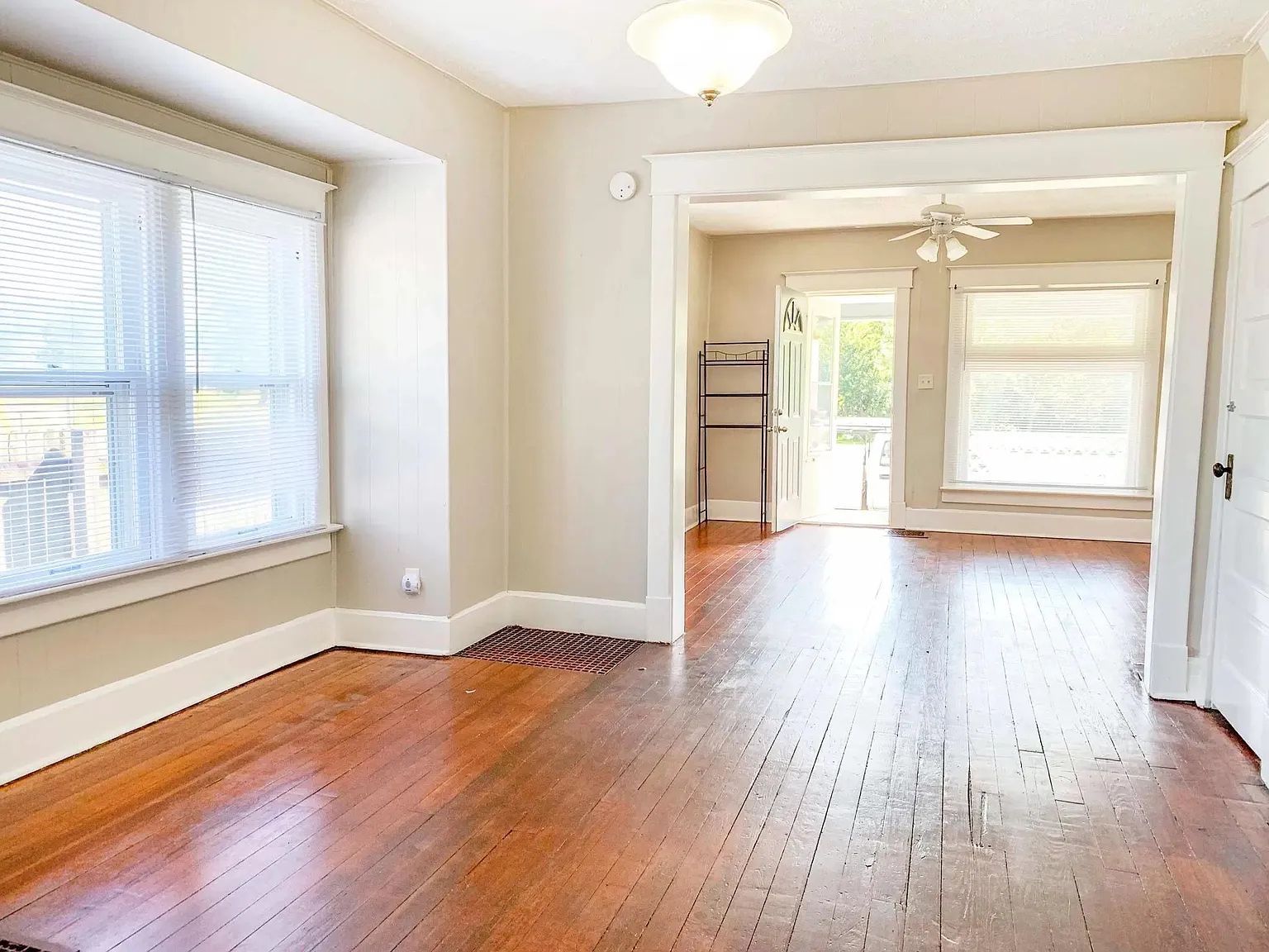 2 bed, 1.5 bath, 1000 sqft, $1,250 — Photo 3