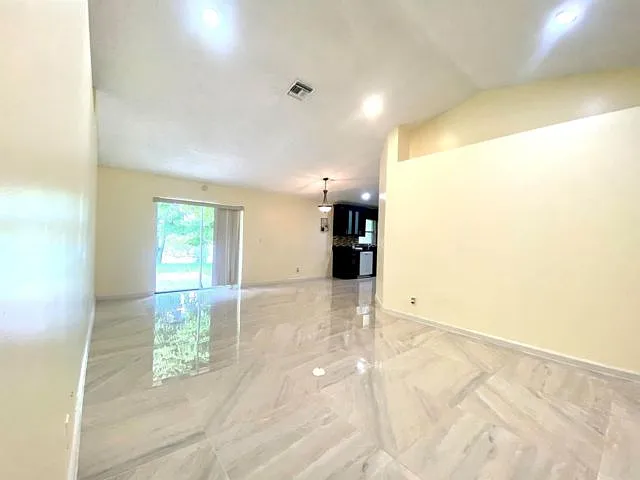 5314 Blueberry Hill Ave — Photo 2