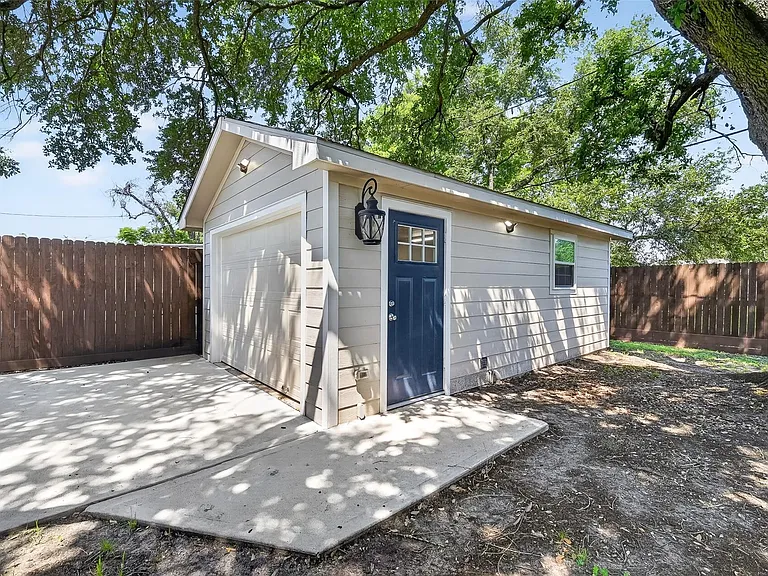 7623 McHenry St — Photo 26