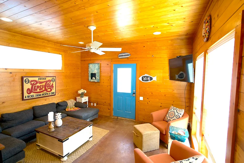4 bed, 3.5 bath, 1480 sqft, $3,500 — Photo 3