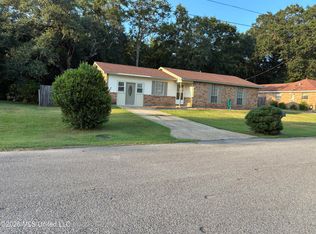 3201 Riverbend Rd, Moss Point, MS 39562