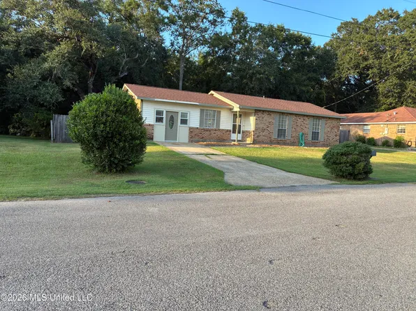 3201 Riverbend Rd, Moss Point, MS 39562