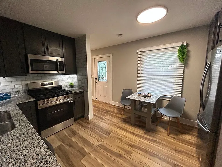 1425 Brentwood Dr — Photo 16