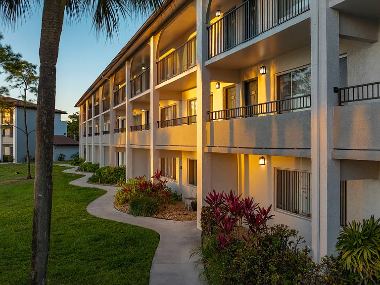 Cameron Cove — Photo 14