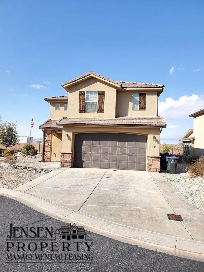 Beautiful 4 Bedroom Home in Washington- Pets Negotiable — Photo 1