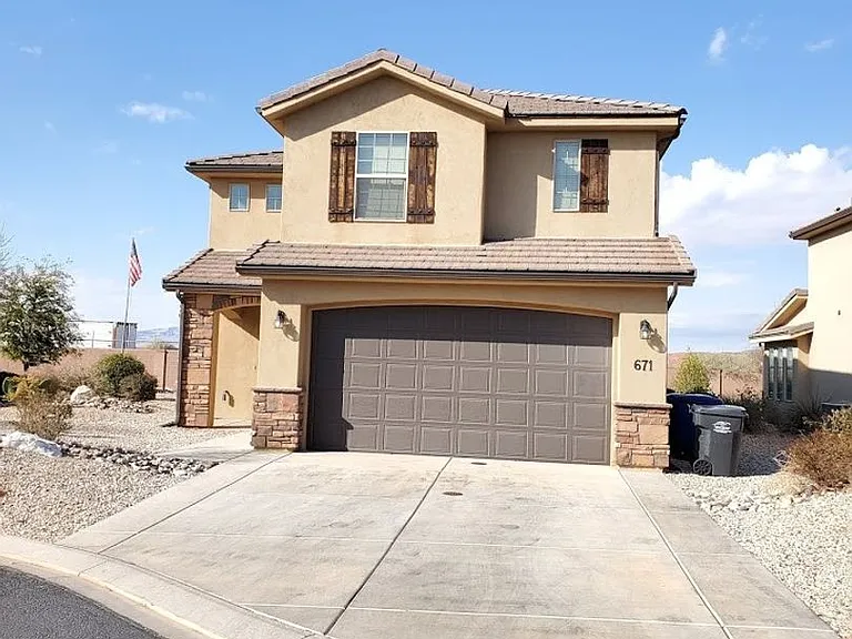 671 N Bluffview Cir — Photo 1