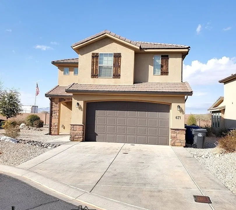 671 N Bluffview Cir