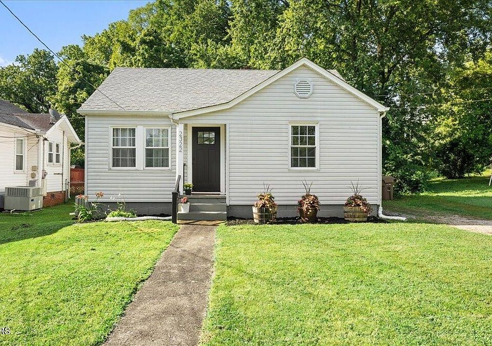 1st image of 2322 Parkway Dr