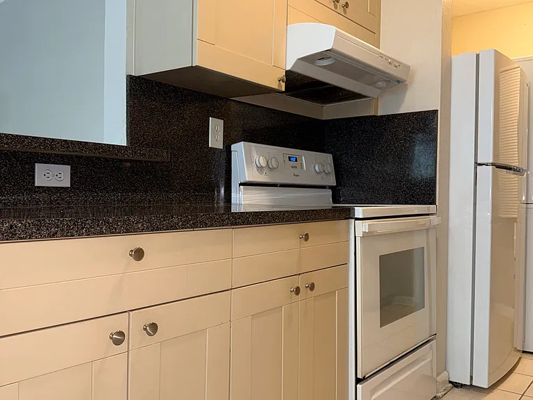 913 Orange Isle #B — Photo 6