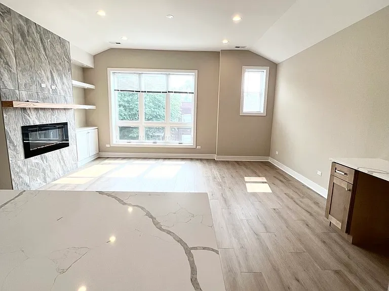 4934 S Champlain Ave #3 — Photo 2