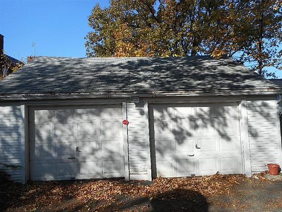 3rd image of 6849 Sampson Ln