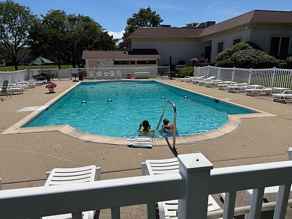 4th image of 13000 W Heiden Cir