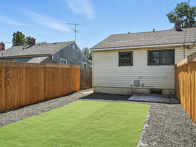 2609 E 1st Ave — Photo 17