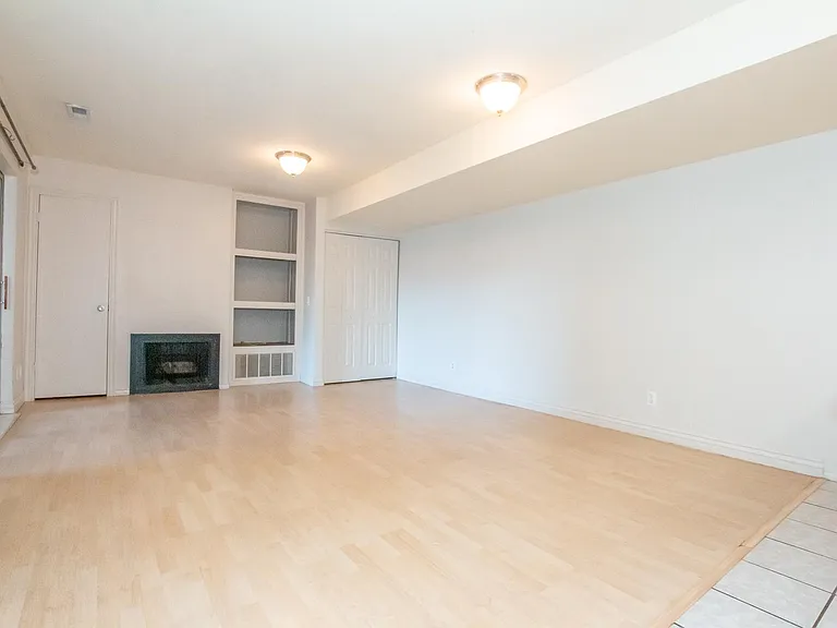1709 Hickory Ln — Photo 4