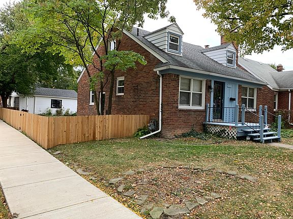 3rd image of 21103 Country Club Dr