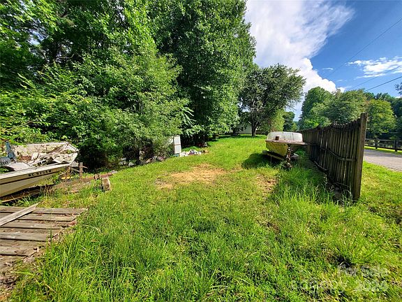 4th image of 202 Water Front Dr