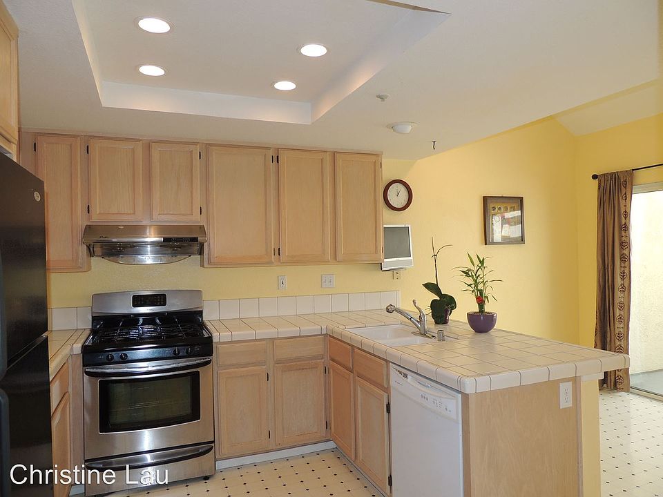1st image of 418 Galleria Dr APT 4