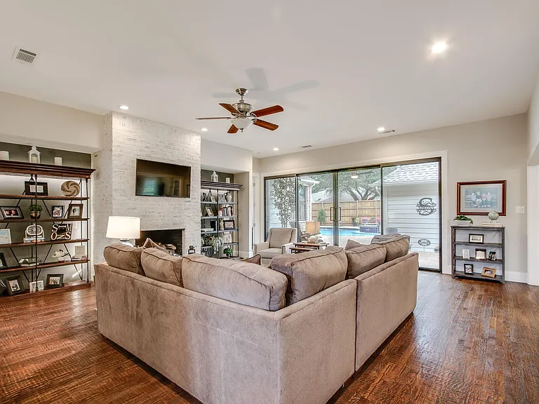 1325 Shamrock Ln — Photo 8