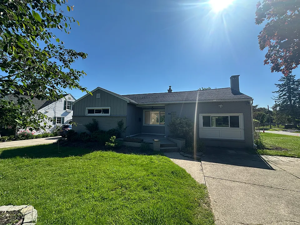 3 Hillside Dr