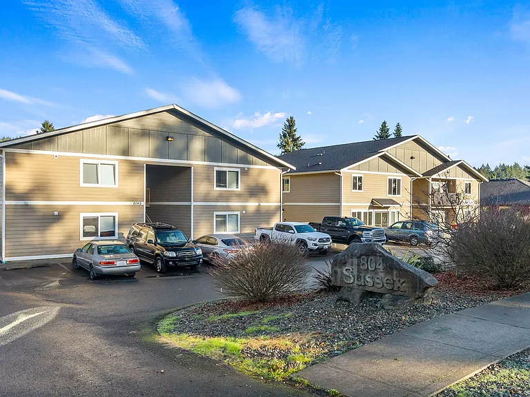 804 Sussex Ave E — Photo 6