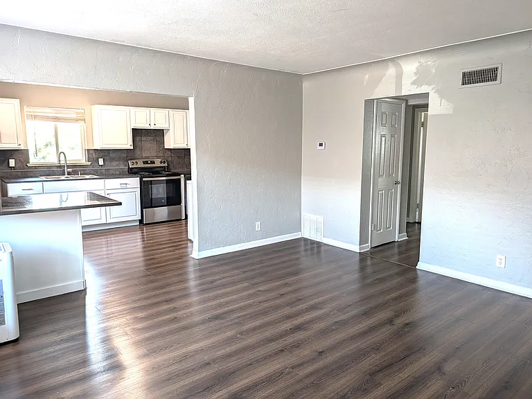 3344 N High St — Photo 9